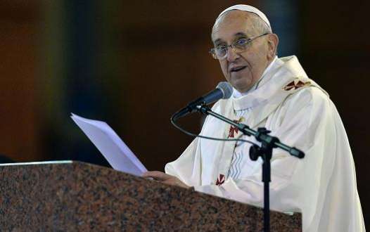 Europa - Papa Francisco afirma ter chorado ao saber de cristãos crucificados