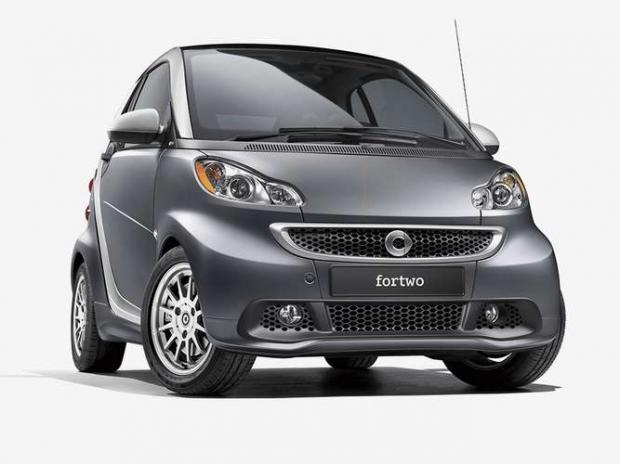 Smart ForTwo 2012 - O compacto firmou um compromisso com a aerodinâmica e ficou entre os dez modelos mais econômicos da história: 14,4 km/l na cidade e 16,1 km/l na estrada.
