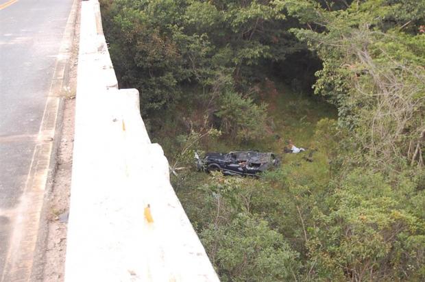 MG - Em Gouveia, carro cai de ponte de 10 metros de altura e deixa dois mortos