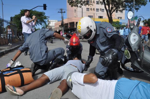 Montes Claros - Bombeiros realizam simulado de moto resgate
