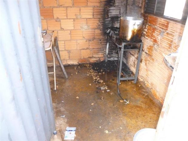 Montes Claros - Fogo em panela com óleo mobiliza o Corpo de Bombeiros