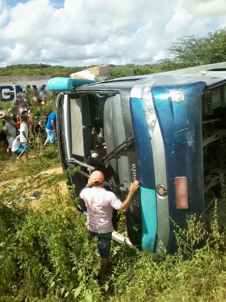 Brasil - Sobe para mais de 20 os mortos no acidente de ônibus no Ceará