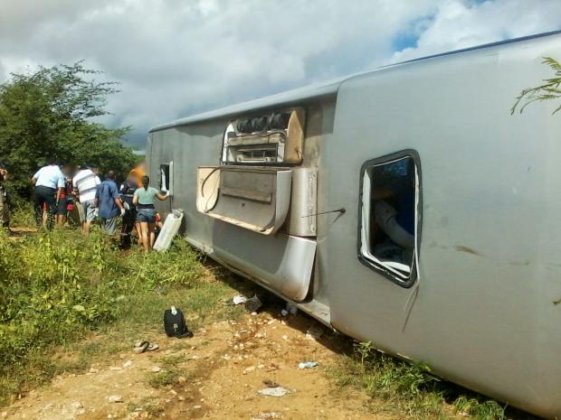 Brasil - Sobe para mais de 20 os mortos no acidente de ônibus no Ceará