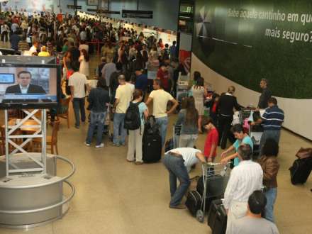 Brasil - Para evitar caos aéreo, Anac multará empresas e pilotos