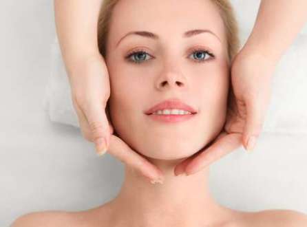 Massagem facial promete rejuvenescer a pele do rosto apenas com movimentos de ginástica e adiar as aplicações da tradicional toxina botulínica por alguns anos