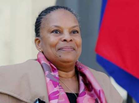 A ministra Christiane Taubira foi acusada de não cantar o hino como parte de um posicionamento político