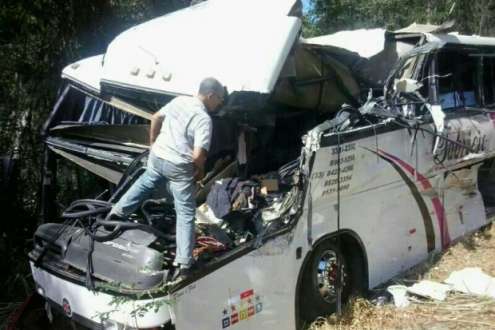 MG - Três mortos em acidente em Manhuaçu, foram enterrados neste domingo em Ipanema