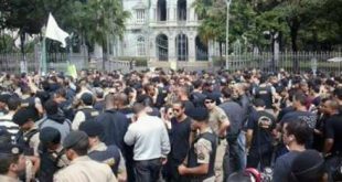 MG - Centenas de policiais militares fazem protesto em Belo Horizonte