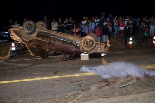 MG - Motorista morre depois de capotar carro em Santa Juliana