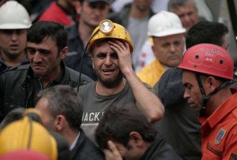 O acidente, ocorrido na terça-feira (13), numa mina de carvão, na cidade de Soma, no Oeste da Turquia, figura como a mais grave catástrofe industrial do país