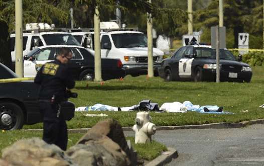 EUA - Atiradores matam 1 e ferem 6 em festa infantil na Califórnia