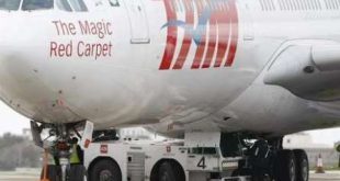 Avião da TAM A340-500 no aeroporto internacional de Malta; funcionários do grupo Latam, composto pelas aéreas TAM e LAN, ameaçam entrar em greve às vesperas da Copa do Mundo