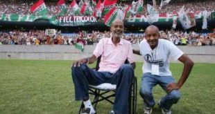 Ex-atacante de Atlético-PR e Fluminense sofria de esclerose; em 2009, Washington (à esquerda) e Assis foram homenageados em confronto entre os dois clubes