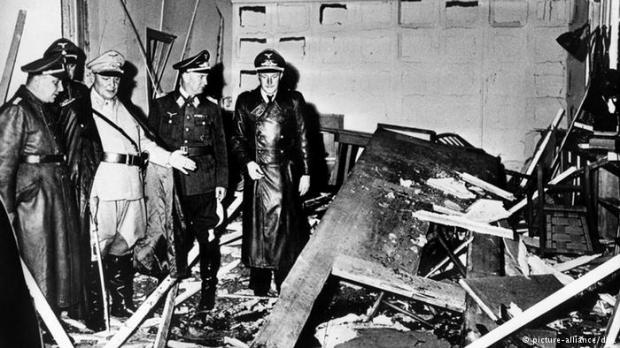 Em 20 de julho de 1944, militar liderou um atentado em nome do movimento de resistência, do qual faziam parte vários oficiais. Hitler ficou apenas ferido na explosão da bomba em seu quartel-general.