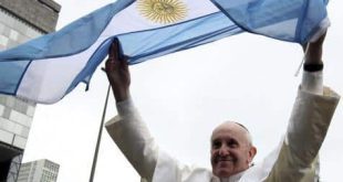 Copa 2014 - Papa Francisco 'brinca' com arcebispo brasileiro por gol contra de Marcelo