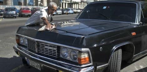 Ex-limusines oficiais de Fidel Castro são transformadas em táxis em Cuba