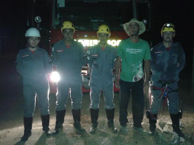 Norte de Minas - Operário é resgatado com vida após cair em cisterna de 25 metros em Januária