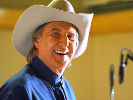 Cantor sertanejo Sérgio Reis deixa UTI
