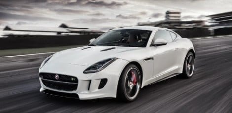 A Jaguar já havia lançado o F-Type conversível em agosto do ano passado. Apresenta agora a linha cupê