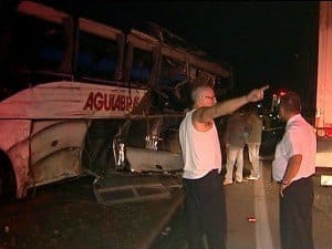 Brasil - Acidente com ônibus deixa um morto e 27 feridos no Espírito Santo