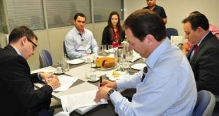 Nesta terça-feira, 24 de junho, foi assinado convênio entre Prefeitura de Montes Claros, Ministério dos Esportes e Caixa Econômica Federal, no valor de R$ 3.706.495,02, para a construção da Vila Olímpica do bairro Delfino Magalhães.