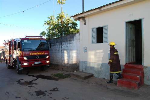 MG - Incêndio em residência na cidade de Diamantina