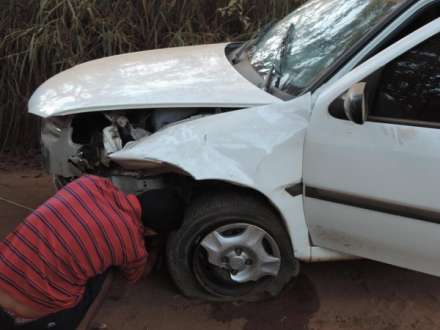 MG - Motorista fica ferido em acidente na estrada entre Peçanha e Coroaci