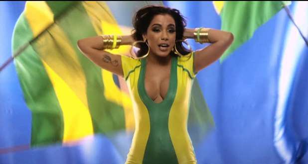 Vídeo - Anitta lança "No meio da torcida" no dia da estreia do Brasil na Copa