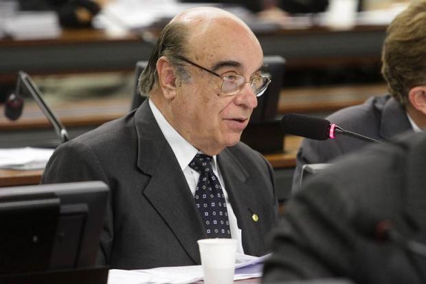 O deputado federal Bonifácio Andrada  (PSDB) foi detido nesta quarta-feira (18) com uma arma sem registro no Aeroporto Internacional Tancredo Neves, em Confins, na região metropolitana da capital.