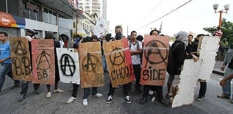 Black blocs prometem caos na Copa com ajuda do PCC