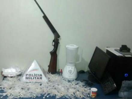 Montes Claros - Quatro homens são presos por tráfico de drogas no Bairro Santos Reis