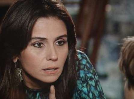 Clara é surpreendida por pergunta de Vitor