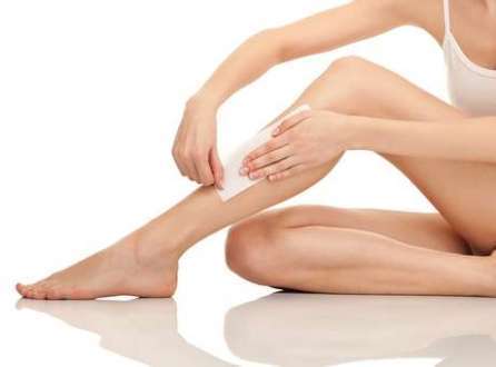 Apesar de muitas mulheres, devido ao tempo frio, optarem por adiar a remoção dos pelos, os dias de baixa temperatura são ideais para afastar os riscos de alergias e irritações na pele