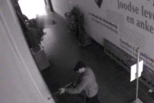 Europa - França prende suspeito de ataque a Museu Judaico de Bruxelas