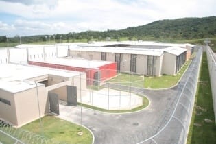 A inauguração da terceira unidade do Complexo Penitenciário da Parceria Público-Privada (PPP), em Ribeirão das Neves, Região Metropolitana de Belo Horizonte, ampliou em 672 o número de vagas no sistema prisional.