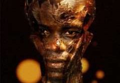 Rosto de Balotell, em montagem fotográfica, estampa troféu a ser entregue ao campeão da Copa do Mundo