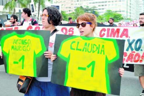 Copacabana. Protesto no Rio de Janeiro pediu o fim da violência policial nas favelas