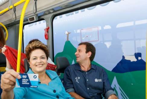 Presidente Dilma Rousseff durante cerimônia de inauguração do BRT Transcarioca