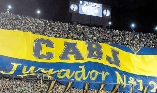 Rivais no próprio país, os barra-brava se unem para defender a seleção argentina na Copa