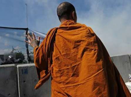 O monge foi condenada a 5 anos e meio de prisão por ter abusado da adolescente