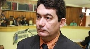 Pelo descumprimento da decisão, o presidente da Câmara, Antônio Silveira, poderá responder por desobediência a uma ordem judicial