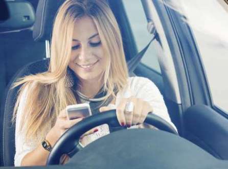 Motor - Mandar SMS ao volante prejudica mais a atenção que álcool