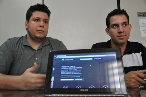 aplicativo desenvolvido pelos amigos Gustavo e Vinicius foi vencedor do Startup Weekend, evento destinado ao desenvolvimento de novos negócios – Foto: Antônio Cota 