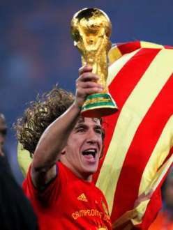 Puyol será o responsável por entregar a taça em 2014