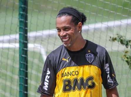 Meia negou que irá deixar o clube mineiro após a Copa do Mundo