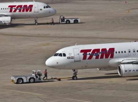 Aviões da TAM no aeroporto do Galeão, no Rio de Janeiro