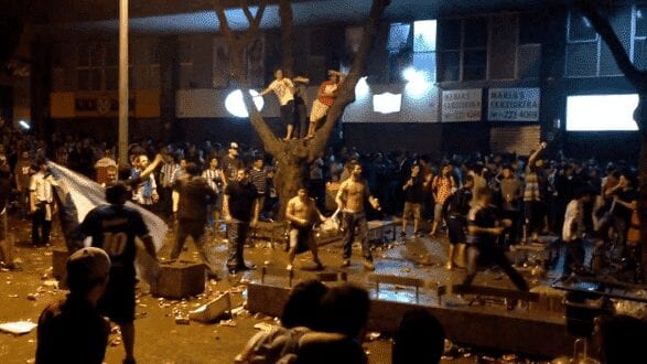 Vídeo - Briga entre torcedores Argentinos e Brasilerios em BH mobiliza mais de 60 PMs