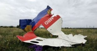 Rebeldes ucranianos entregam caixas-pretas de avião abatido