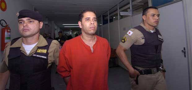 Conhecido pelo apelido de Madoff mineiro, o investidor Thales Maioline, que causou prejuízo aproximado de R$ 100 milhões a mais de 2 mil investidores ao aplicar o golpe de pirâmide financeira, foi condenado a sete anos de prisão. O sócio da Firv Consultoria e Administração de Recursos Financeiros Ltda responderá pelos crimes de estelionato e de falsificação. A Justiça, no entanto, o livrou da acusação de formação de quadrilha.