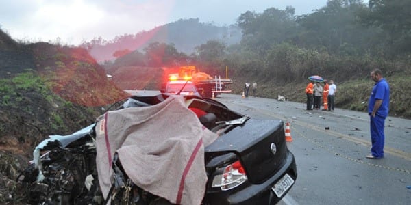 Três pessoas morreram e duas ficaram gravemente feridas em um acidente ocorrido na manhã desta sexta-feira (11) na BR-381, em João Monlevade, região Central de Minas. 